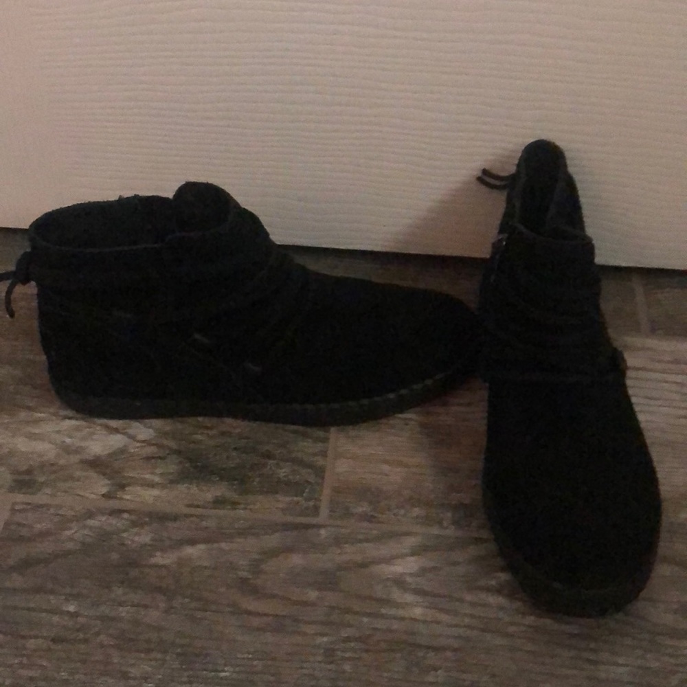 Ugg Moccasins in black